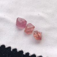 ราคา ผลึกสปิเนล (Spinel) ผลึกดิบธรรมชาติ น้ำหนักรวม 3.25 กะรัต (17099291225)