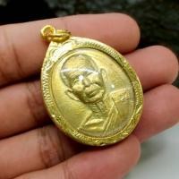 ราคา เหรียญหลวงพ่อจ้อย วัดศรีอุทุมพร เลี่ยมทองไมครอนกันน้ำ"พระบ้านรวมๆสวยๆวัดใจ" (43520741980)