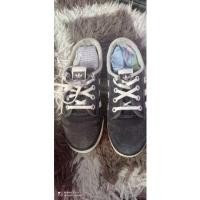 ราคา รองเท้าผ้าใบมือสองสภาพดี (21144900250)