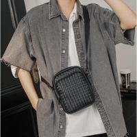 ราคา กระเป๋าสะพายข้างผู้ชาย แฟขั่นสไตล์เกาหลี รหัส Man-21020-7 สีดำหนังถักลายสาน (16100311069)