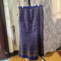 ราคา กระโปรงผ้าไทยผ้าไหมยาวสีน้ำเงินมือสอง (18888025270)