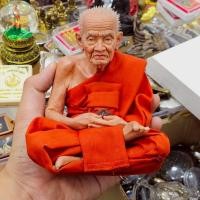 ราคา หลวงปู่ทวด เหยียบน้ำทะเลจืด หน้าตักประมาณ 5 นิ้ว งานไฟเบอร์หุ่นขี้ผึ้งห่มจีวรจริง (28440733066)