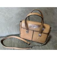 ราคา Zara กระเป๋าสะพานข้างลายหนังสีเนื้อ แท้100% สินค้ามือ2 (43620530675)