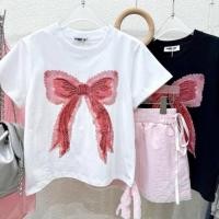 ราคา เสื้อตัวสั้นทรงพอดีตัว สกรีนลายริบบิ้นปักเลื่อมแดงวิ้งๆ กลางอก เรียบแต่ดูดีมีเทสน่ารักสุดๆ ผ้ายืดเนื้อแน่น (24181415950)