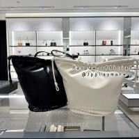 ราคา กระเป๋า Charles & Keith รุ่น Sianna Ruched Drawstring Tote Bag : CK2-30151388 แท้จากชอป พร้อมถุงกระดาษ (24380146000)