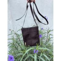 ราคา ‼️Sale‼️กระเป๋าสะพายข้างใส่โทรศัพท์มือสอง agnes b (8540299964)