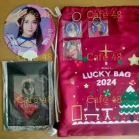 ราคา [ BNK48 Lucky Bag 2024 ] ถุงผ้า สีแดง พัด สัญญานะ ฮูพ พวงกุญแจ ๋Janken เสื้อ River น้ำหอม พัดลม Bnk (25170599422)