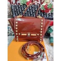 ราคา กระเป๋าสไตล์ Valentino งานหนังซิลิโคนสีแดง มือสอง (20904321459)