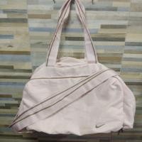 ราคา กระเป๋าสะพายข้าง Nike แท้ มือสองสภาพสวย (3416106847)