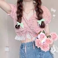 ราคา (พร้อมส่ง) เสื้อครอปเบลาส์ แขนตุ๊กตา รูดเชือกหน้า ลายดอกสีชมพู (20693186684)