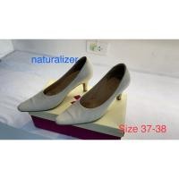 ราคา รองเท้าคัทชูมือสอง naturalizer สภาพ 90% ส่งต่อค่ะ (21072850005)