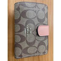 ราคา กระเป๋าตังค์ใบกลาง COACH(ใช้งาน2ครั้ง) (6744690464)