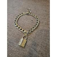 ราคา Sale งานมีตำหนิ สร้อยข้อมือแบรนด์ Guess ราคา 299 บาททุกแบบ (23442555754)