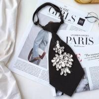 ราคา สุภาพสตรีสั้นเงา พลอยเทียม และอุปกรณ์เสริมเสื้อเชิ้ตสีขาว (29291472896)