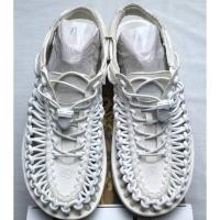 ราคา Keen Uneek Star White (สีขาว) Size 8us/7uk/26cm/40.5eu มือสอง สภาพโดยรวมยังขาวอยู่ (7277295688)