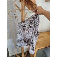 ราคา เสื้อไหล่เดียว เสื้อเปิดไหล่ ชีฟอง ลายกราฟฟิกงู แอบเซ็กซี่เบาๆ ใส่สบายไม่ร้อน ใส่เที่ยว ใส่ออกงาน ใส่ WFH ได้หมด (16512935078)