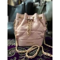 ราคา Julia Quilted Two-Way Bucket Bag/Backpack - Charles & Keith (28634919326)