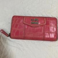 ราคา ส่งต่อกระเป๋าสตางค์หนังแท้ coach แท้ 100% สภาพสวยพร้อมใช้งานจุบัตรได้ 12 ใบ (16592411183)