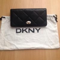 ราคา SALE !!! DKNY คลัช สีดำ ของแท้ % (93169228)