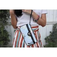 ราคา กระเป๋าสตางค์ Kloset คล้องแขน มือ 1 ป้ายห้อย (4114748230)