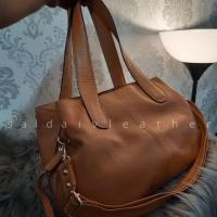 ราคา Sling Bag size M กระเป๋าหนังวัวแท้ กระเป๋าสะพายผู้หญิง กระเป๋านักเรียนไวรัสนําเข้าคุณภาพ กระเป๋าผู้ชายเท่ๆ ล่าสุด อินเทรนด์ เท่ กระเป๋าเป้ hitz ต้นฉบับ I4T6 (41814637121)