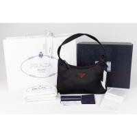 ราคา New Prada Re-Edition 2000 Logo แดง limited (16686569514)