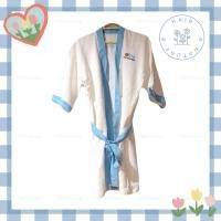 ราคา เสื้อคลุมอาบน้ำ ชุดคลุมอาบน้ำ เสื้อคลุมทำทรีทเม้นท์ Hair Spa สีขาว พร้อมสายรัดเอว โลโก้ l'oreal ของแท้100% (15546137314)