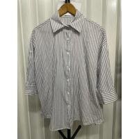ราคา เสื้อเชิ้ตแขนห้าส่วน ลายทางสีขาวสลับเทา โอเวอร์ไซต์ อก 50 (40452260817)