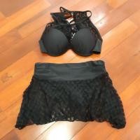 ราคา ชุดว่ายน้ำสีดำ บิกินี่สีดำเรียบหรู มีโครง ลูกเล่นซีทรูปิดหน้าอกไม่โป๊ กางเกงว่ายน้ำมีกระโปรงซีทรูคลุมสวย ลูกไม้สีดำ (4842851196)