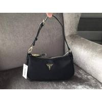 ราคา ✨พร้อม​ส่ง​​✨ กระเป๋าสะพาย​​ ​GUESS​ PARIS​ SHOULDER​BAG​ (6590256568)