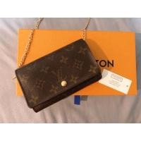 ราคา ส่งต่อกระเป๋าเงินหลุยส์ใบกลางรุ่นยอดฮิต ของแท้ มือสอง ราคาต่อรองได้ (11853537701)