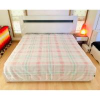 ราคา ผ้าห่ม หรือผ้าปูรองนอน/โซฟา ขนาด 6-6.5ฟุต สีขาวลายสก็อตสีฟ้าชมพู ยี่ห้อ Kosney มือสองขายตามสภาพ สินค้าญี่ปุ่น-เกาหลีแท้ (27902667237)