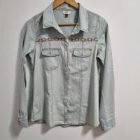 ราคา F&F เสื้อเชิ้ตแขนยาวผู้หญิง ทรงตรง สียีนส์ มือสอง (Sh-004) (19694768187)