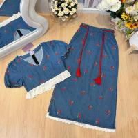 ราคา บ1 - SET2ชิ้นยีนส์ปักเชอรี่ (เสื้อคอวีชายลูกไม้+กระโปรงยาวแวกข้าง)เชือกแดง (41822123211)