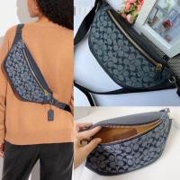 ราคา (สด-ผ่อน) คาดอก สีดินิม CG994 Warren Belt Bag In Signature Chambray (27570853695)