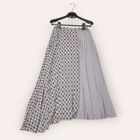 ราคา sale‼️250‼️Like new Long skirt กระโปรงยาวทรงเฉลียงผ้าลายผสมผ้าอัดพลีท (22873044765)