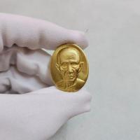 ราคา เหรียญหลวงพ่อรวย รูปเหมือนหน้าใหญ่หลวงพ่อรวย วัดตะโก อยุธยา ด้านหลังไก่กฐินปี 54 (21588696733)