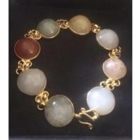 ราคา สร้อยข้อมือหยกห้าสีสวยมากๆหยกแท้ชุบเคลือบทองอย่างดีราคาพิเศษ 439 บาทเท่านั้นส่งฟรี (11035729552)