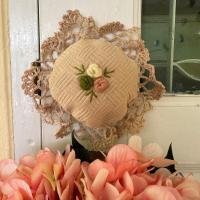 ราคา ที่หุ้มลูกบิดประตูปักตัวหนอน ลายดอกไม้ พื้นสีน้ำตาลอ่อน ปลอกลูกบิดประตู ถักริมโคเชต์ งานฝีมือ (27117417179)