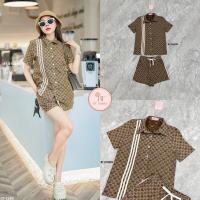 ราคา BT studio 07-1289 เซท 2 ชิ้น เสื้อเชิ้ตแขนสั้นคอปกกระดุมหน้า เนื้อผ้าทอลาย แต่งแถบสีขาว 3 เส้น กับกางเกงขาสั้นเอวสม๊อค (21884705337)