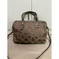 ราคา กระเป๋าทรงหมอนcoachมือสอง (25064306104)