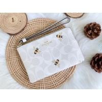 ราคา คล้องมือCoach ลายซีสีขาวน้องผึ้งน้อย คอลเลคชั่นนี้น่ารักไม่ไหวค่ะ ไซส์ S1zip (17996572034)