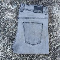 ราคา 46/32 กางเกงยีนส์มือสอง Bershka เอววัดจริง 32.5" ยาวทั้งตัว 42" ปลายขา 6" ผลิต Bangladesh (28631341566)