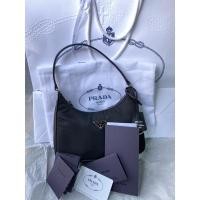 ราคา Used like new prada nylon re-edition 2005 (15348007366)