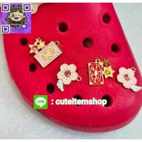 ราคา Shoes Charm Jibbitz Crystal jibbitzตุ๊กตาติดรองเท้า พร้อมส่ง ✨สั่ง 5 แถม 1✨ตัวแถมทางร้านสุ่มให้นะคะ (8363598890)