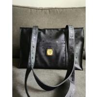 ราคา Vintage MCM black nylon monogram shopping bag รุ่น Germany made สภาพ80% ไม่มีอุปกรณ์ ไซส์ 15x10x5.5 นิ้ว สายยาว 36 นิ้ว (1769889364)