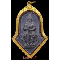 ราคา ท้าวเวสสุวรรณ รุ่นแรก อาจารย์อิฏฐ์ เนื้อตะกั่ว วัดจุฬามณี ปี 2545 เลี่ยมทองแท้ รับประกันพระแท้ (18643452483)