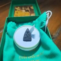 ราคา พระพุทโธน้อยบรรจุอัฐิ"รุ่นยกฐานะ"พิมพ์เล็กเนื้อใบลานเลข561ด้านหลังพระมีมวลสารชัดเจน (42704177055)