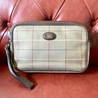 ราคา SALE‼️Burberry Brown Plaid Canvas Clutch Bag (22862129296)