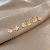 ราคา [ภาพจริง] ชุดต่างหูโอปอลทรงกลมสามเหลี่ยมและกลม 3 ชิ้น (27477691632)